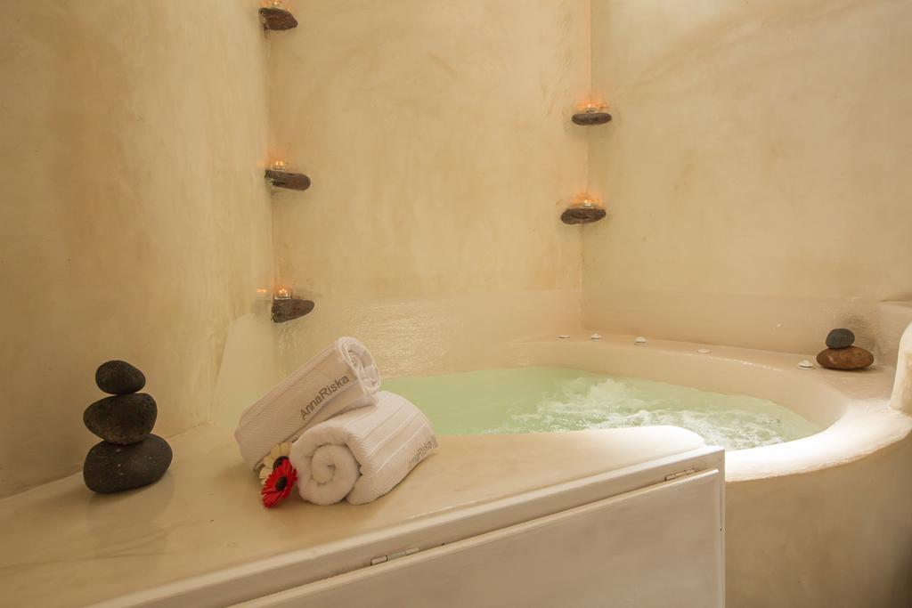 Love Nest With Hot Tub, Hammam & Outdoor Cinema Akrotírion Exterior foto